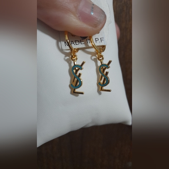 Fashion design earings - Picture 2 of 2